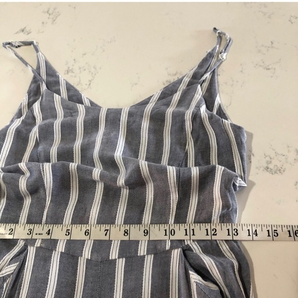 BELLE VERÉ sleeveless V-neck jumpsuit relax fit/stripe print minimalist - Picture 10 of 16